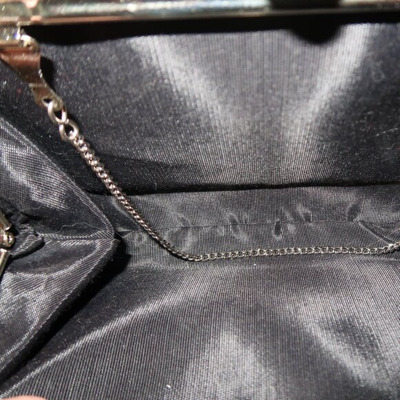 Sexy Red Velvet Clutch Wallet with Silver Tone Hardware and Cute Chain Brandless - Picture 3 of 10